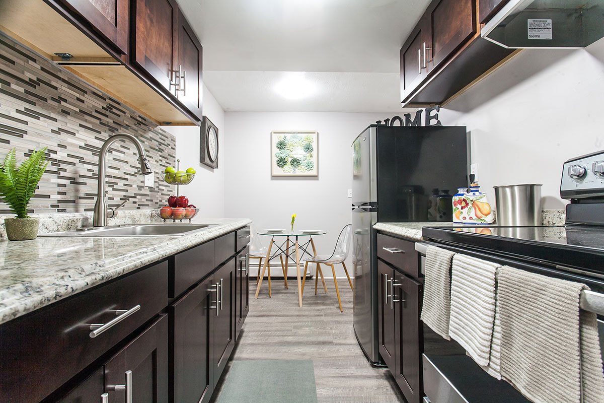 Kitchen Breakwater Apartments