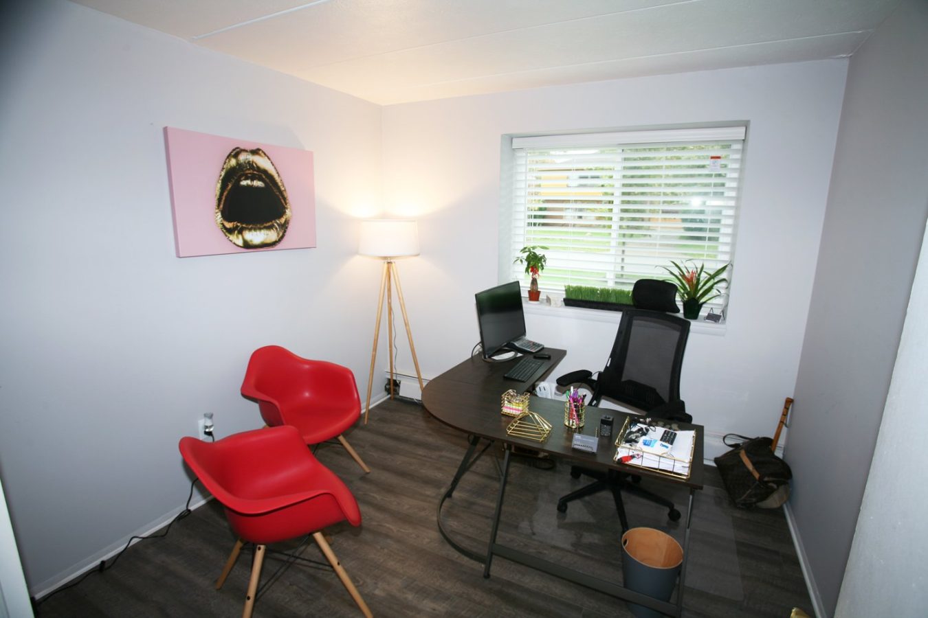 High-speed internet workspace